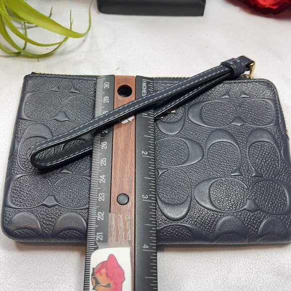 Coach wristlet zip wallet leather signature C’s - Picture 3 of 8